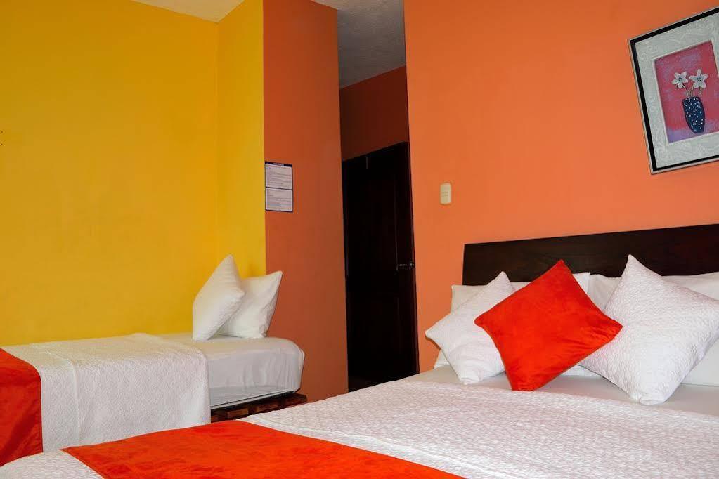 Hostal Carliza Puerto Ayora  Exterior photo